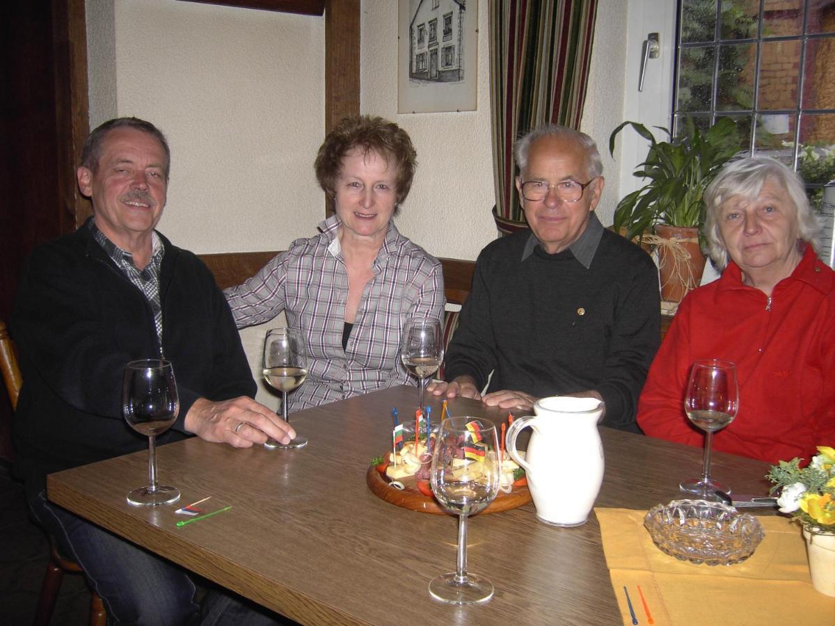 Weinstube Pension Moselbluemchen Zeltingen-Rachtig Bagian luar foto